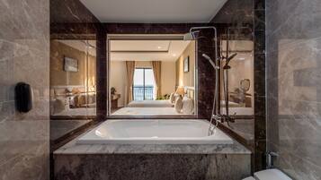 Executive Room, 1 Bedroom, Balcony, Sea View | Bathroom | Shower, rainfall showerhead, eco-friendly toiletries, hair dryer