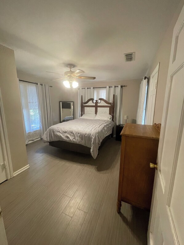 3 habitaciones, cuna de viaje, wifi gratis y ropa de cama 