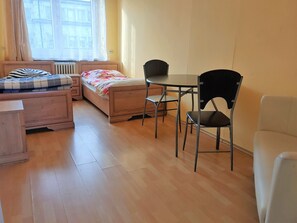 Basic Twin Room - HOSTEL OMEGA (Rzeszów)