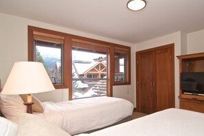 3 bedrooms, iron/ironing board, WiFi