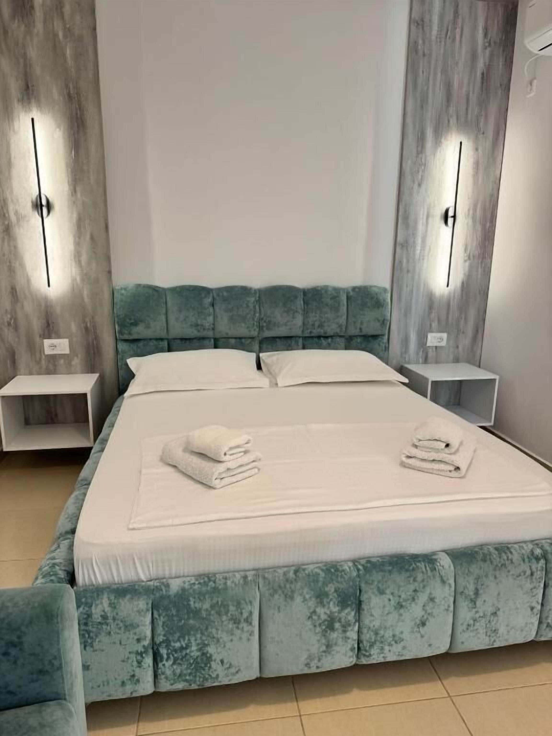 トリプルルーム バルコニー | アイロン / アイロン台、ベッドシーツ