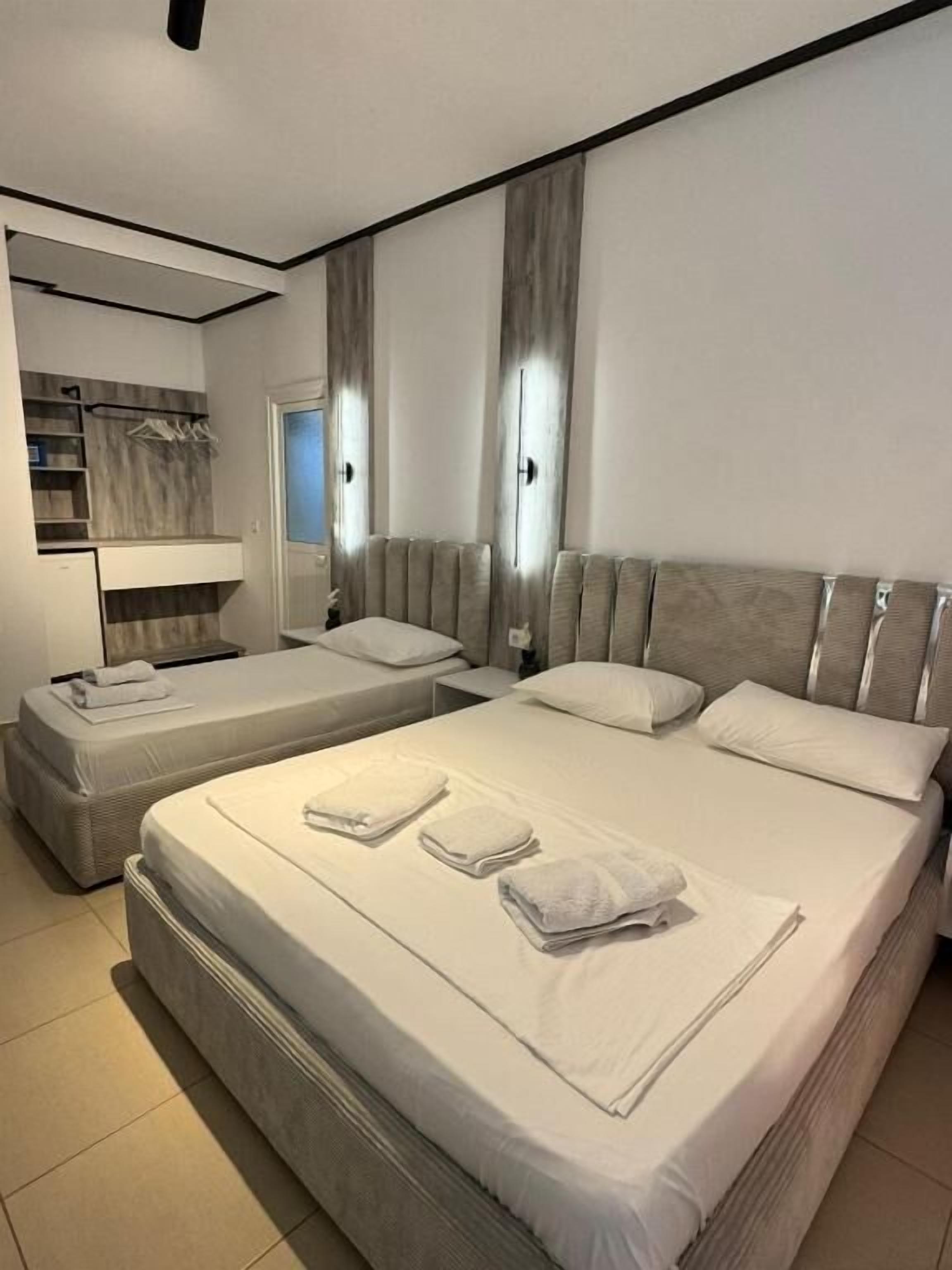 Phòng 3, ban công | Bàn ủi/dụng cụ ủi quần áo, bộ trải giường 