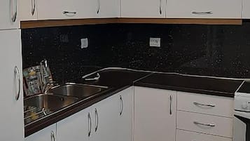 Apartment, 2 Bedrooms | Private kitchen