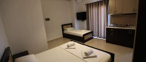 Triple Room, Balcony | Iron/ironing board, bed sheets