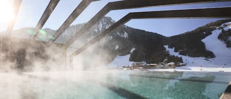 Piscina coperta, piscina all'aperto