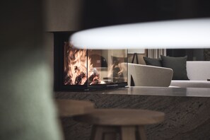 Coin salon dans le hall