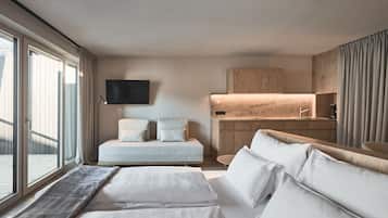 Premium bedding, down comforters, in-room safe, individually decorated
