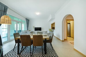 Dining room - Maison Privee - Stylish Apt with Large Patio close to the Beach (Dubai)