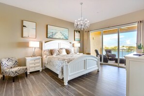 3 bedrooms, iron/ironing board, free WiFi, bed sheets - Updated, Elegant Waterfront Charmer ~ Pool, Hot Tub, Grill, Private Balcony ~ 402 Island Key (Clearwater)
