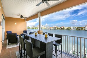 Outdoor dining - Updated, Elegant Waterfront Charmer ~ Pool, Hot Tub, Grill, Private Balcony ~ 402 Island Key (Clearwater)