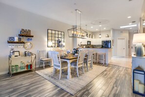 Dining - Updated, Elegant Waterfront Charmer ~ Pool, Hot Tub, Grill, Private Balcony ~ 402 Island Key (Clearwater)