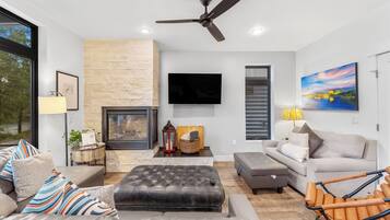 Condo (2 Bedrooms) | Servicio de la propiedad