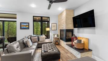 ุงูู
ูุดุฃุฉ ู
ู ุงูุฎุงุฑุฌ