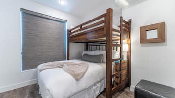 Condo (2 Bedrooms) | Property amenity