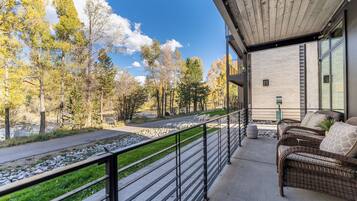 Condo (2 Bedrooms) | Property amenity