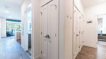 Condo (2 Bedrooms) | Property amenity