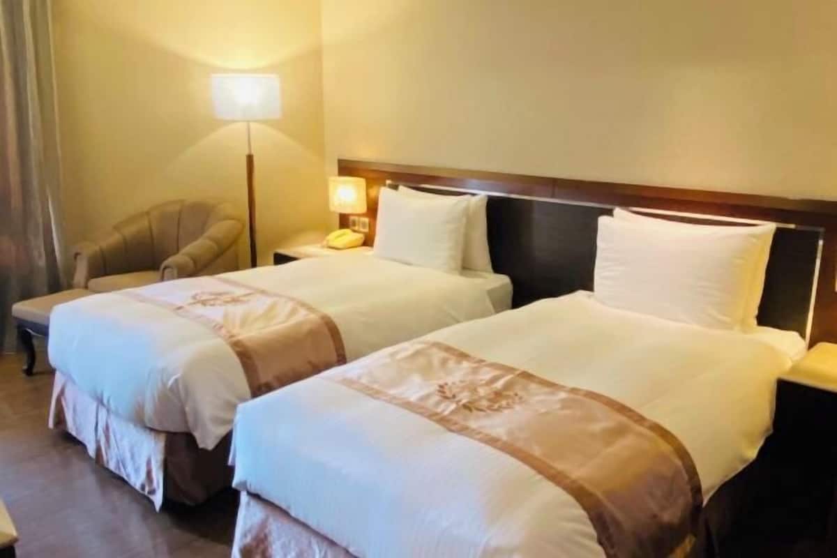 Desk, soundproofing, free WiFi