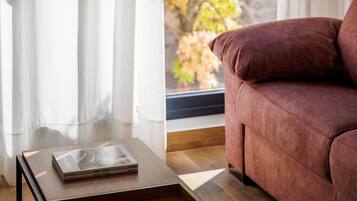 En 40-tommers smart-TV med digitale kanaler samt TV og Netflix