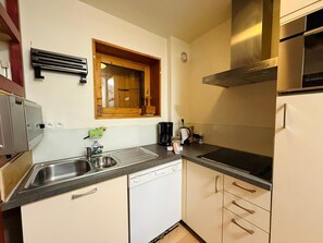 Køleskab, mikrobølgeovn, ovn, opvaskemaskine