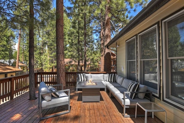 A deck with a sofa, chairs, and a coffee table.
