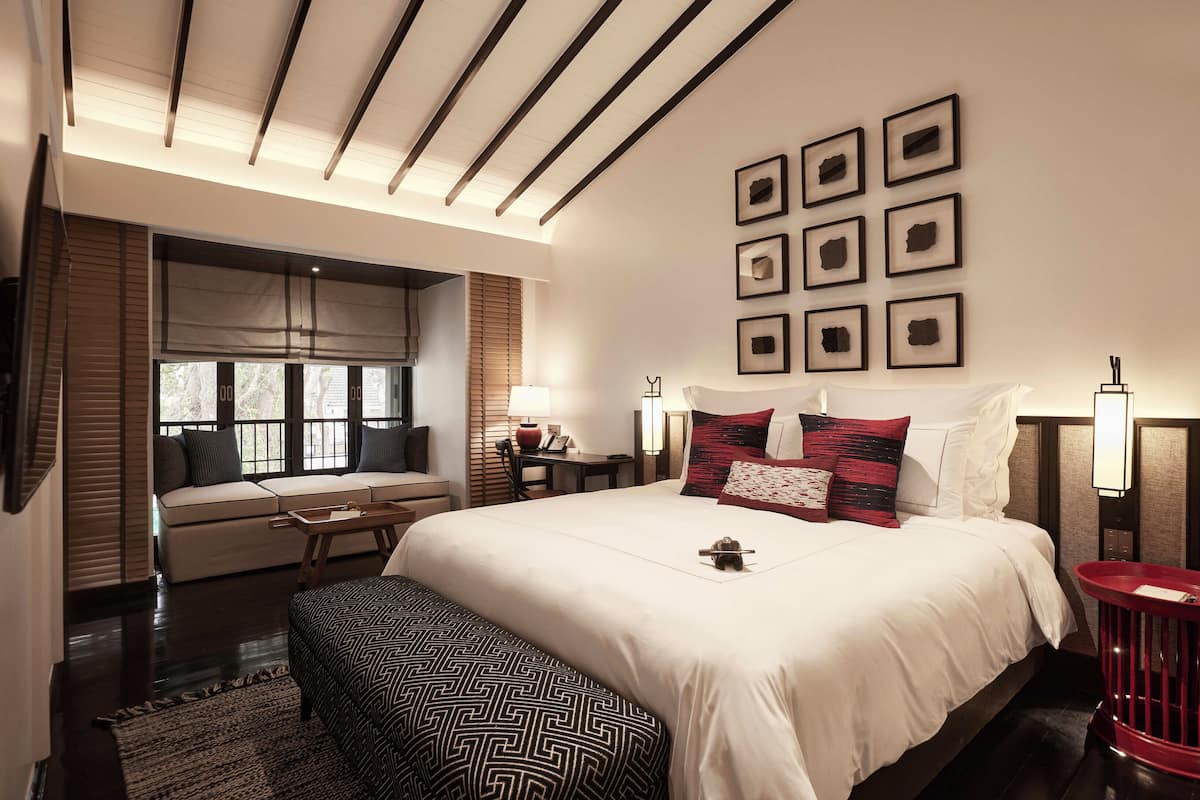Egyptian cotton sheets, premium bedding, in-room safe