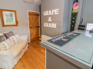 4 bedrooms, individually decorated, individually furnished, free WiFi - The Orchard (Pwllheli)