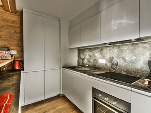 Réfrigérateur, micro-ondes, four, lave-vaisselle