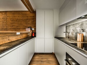 Réfrigérateur, micro-ondes, four, lave-vaisselle