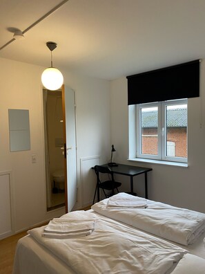 Basic Double or Twin Room, 2 Katil Bujang (Single) | Meja, Wi-fi percuma, cadar katil 
