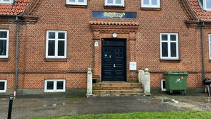 A brick building with a sign reading "OnlySleep" above the entrance. - Only Sleep Femern (Holeby)