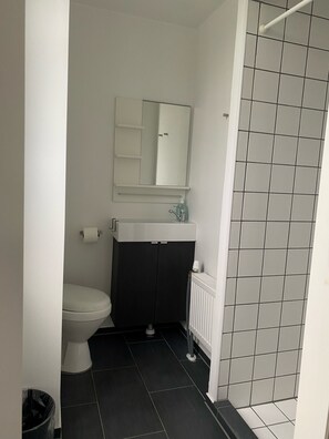 Basic-værelse med dobbeltseng eller 2 enkeltsenge - 2 enkeltsenge | Badeværelse | Håndklæder