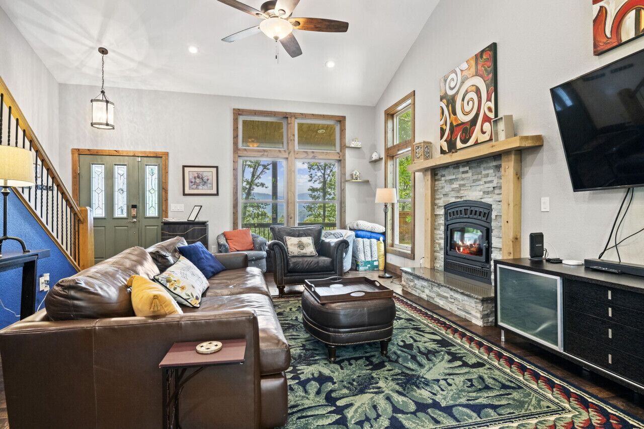 Smart TV, chimenea y reproductor de DVD 