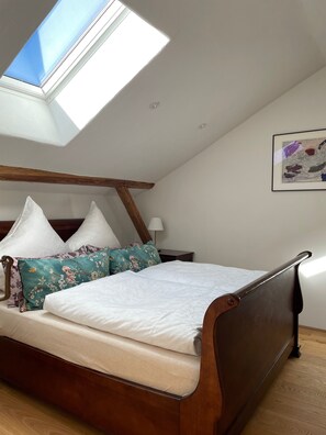 5 Schlafzimmer, Schreibtisch, Bügeleisen/Bügelbrett, Reisekinderbett