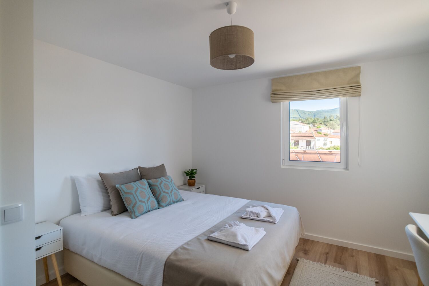 4 bedrooms, desk, free WiFi, bed sheets