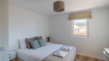 4 bedrooms, desk, free WiFi, bed sheets