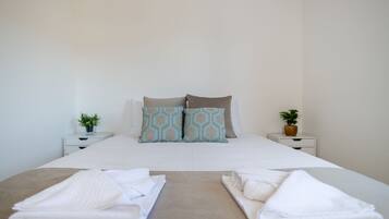 4 bedrooms, desk, free WiFi, bed sheets