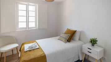 4 chambres, bureau, Wi-Fi gratuit, draps fournis