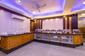 Desayuno buffet todos los días (con cargo)