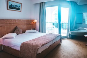 Standard Triple Room | Minibar, desk, travel crib, bed sheets - Tej Marhaba (Sousse)