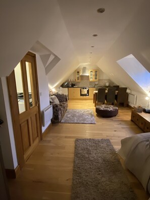 Desk, iron/ironing board, free WiFi, bed sheets - Studio apt, parking, close walk to beach and town. (Whitstable)