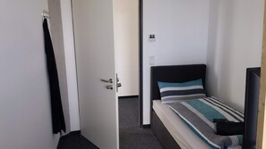 House, Multiple Beds | 6 bedrooms, iron/ironing board, free WiFi, bed sheets