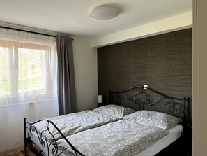 1 habitación y ropa de cama 