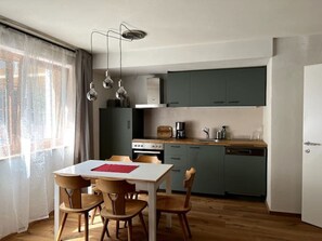 Refrigerador, horno, parrilla de estufa y lavavajillas