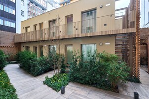 Quarto casal design (No 010 - 060) | Terraço/pátio