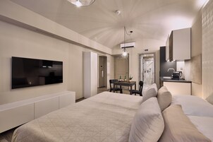 Estúdio design (No 002) | Cofres nos quartos, cortinas blackout, quartos à prova de som