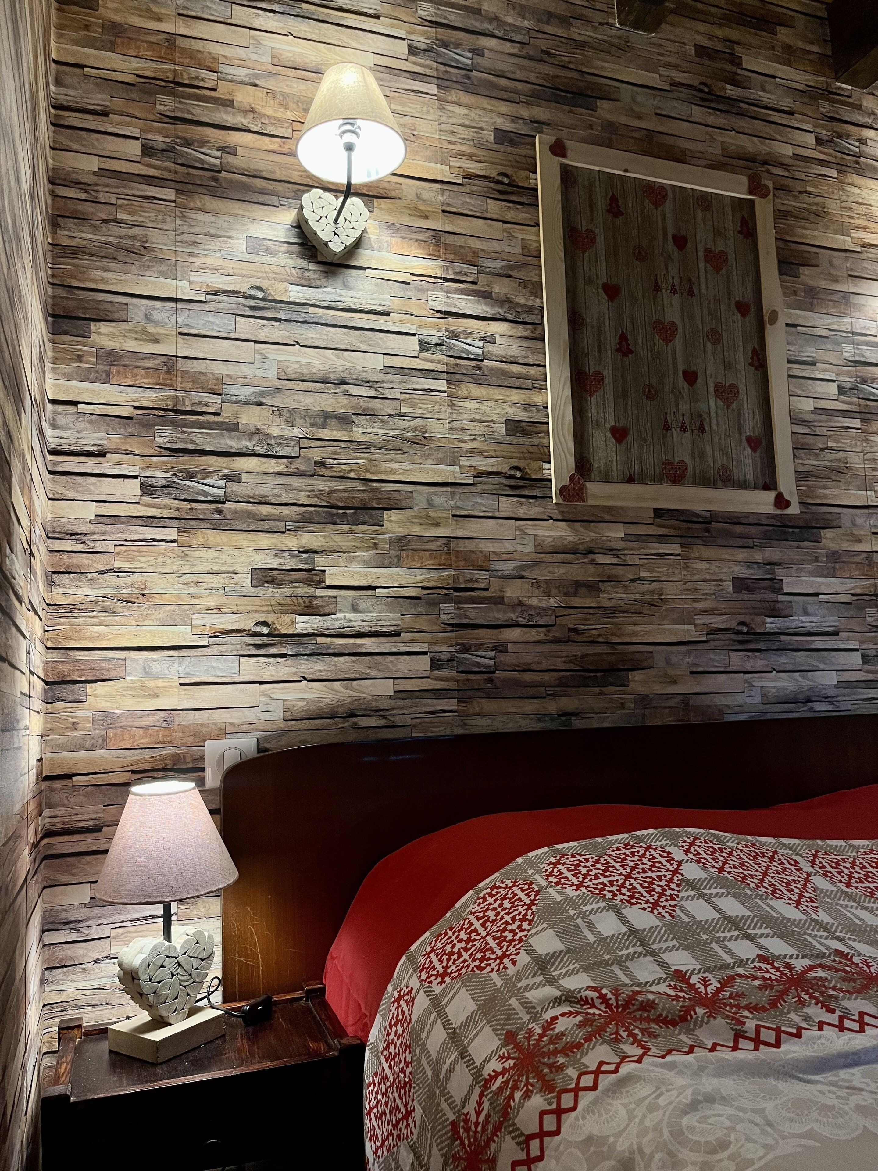 2 habitaciones, tabla de planchar con plancha y ropa de cama 