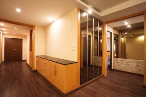 Apartment, 2 Bedrooms, Accessible, Balcony | Interior