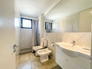 Bathroom - Beautiful 1 Bedroom Apartment in Pichincha Neighborhood (Rosario)