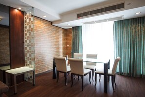 Appartement, 2 chambres, accessible aux personnes à mobilité réduite, balcon | Restauration