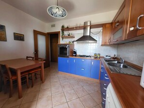 Apartment, 3 Schlafzimmer, Balkon, Stadtblick | Innenbereich